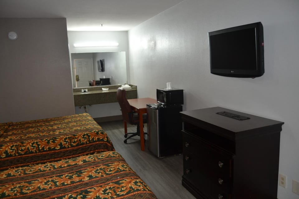 Shower, Bedroom, Entertainment