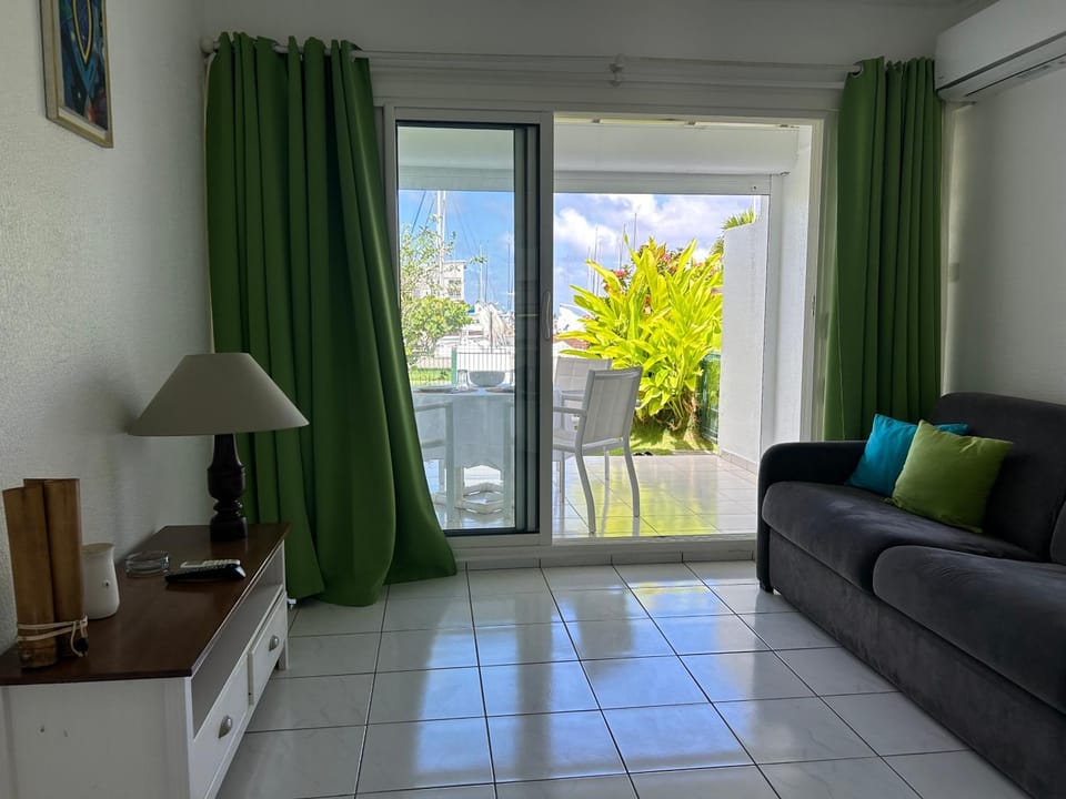 View (from property/room), Balcony/Terrace, Living room