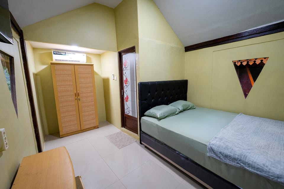 Bed, Photo of the whole room, Bedroom, wardrobe