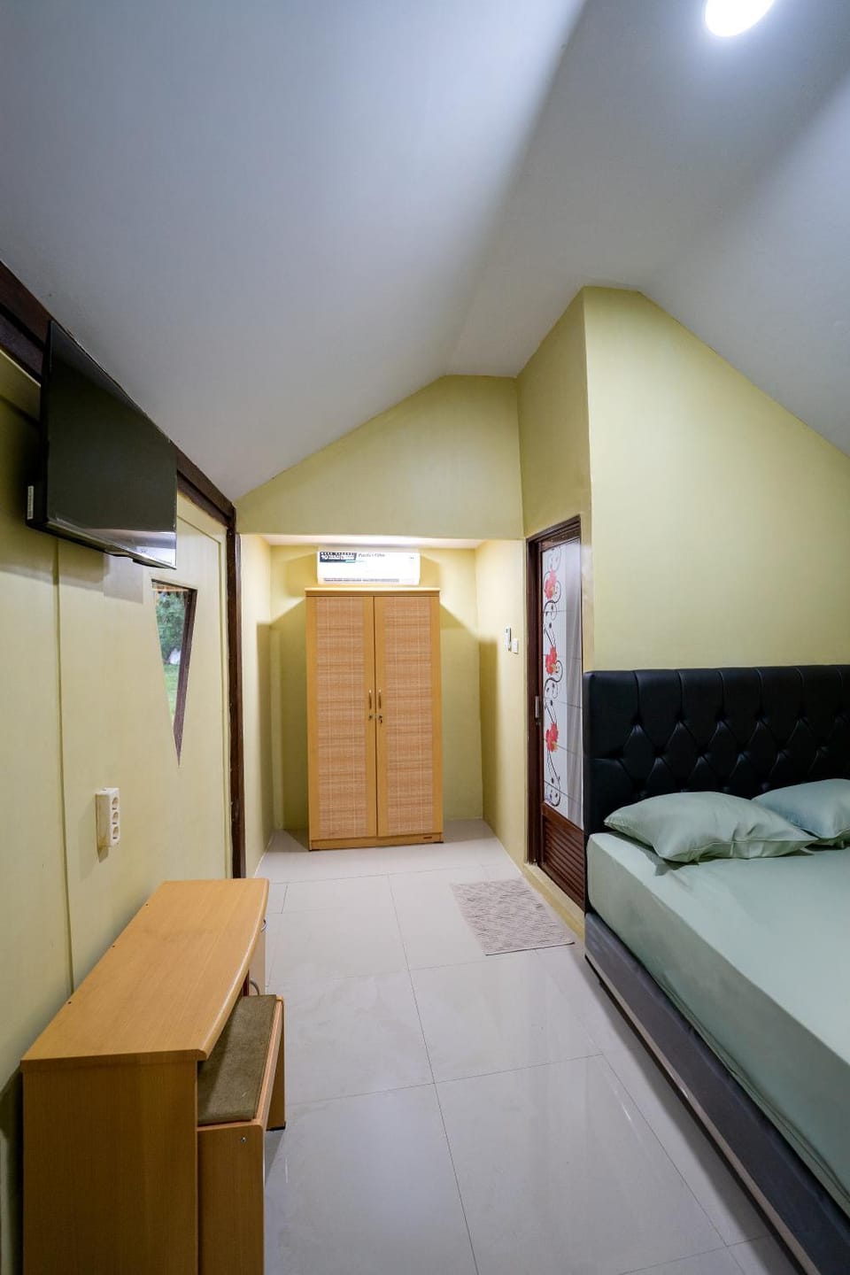 Bed, TV and multimedia, Photo of the whole room, Bedroom, wardrobe