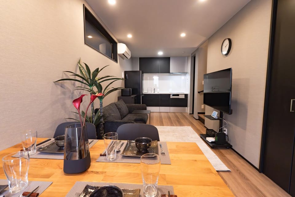 TV and multimedia, Kitchen or kitchenette, Living room, Seating area, Dining area