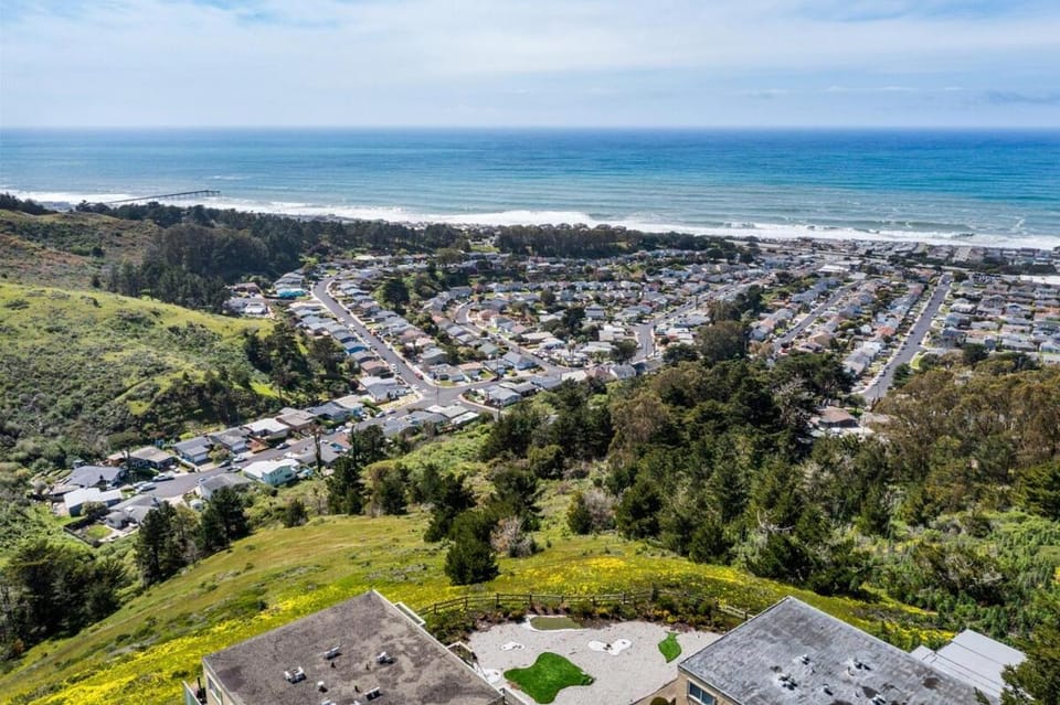 Cozy 2-Bedroom Retreat in Pacifica Apartment in Pacifica