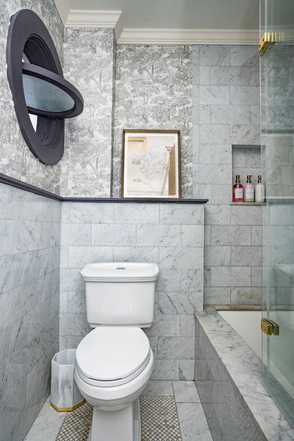 Shower, Toilet