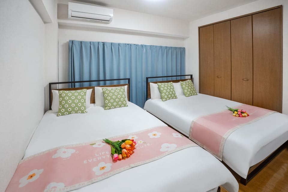 Bed, Photo of the whole room, Bedroom, wardrobe, air conditioner