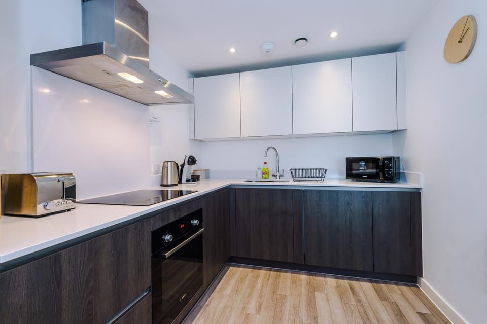 Coffee/tea facilities, dishwasher, oven, stove, toaster