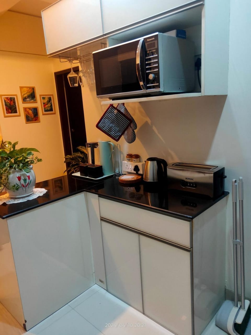 Coffee/tea facilities, Kitchen or kitchenette, minibar, stove, toaster