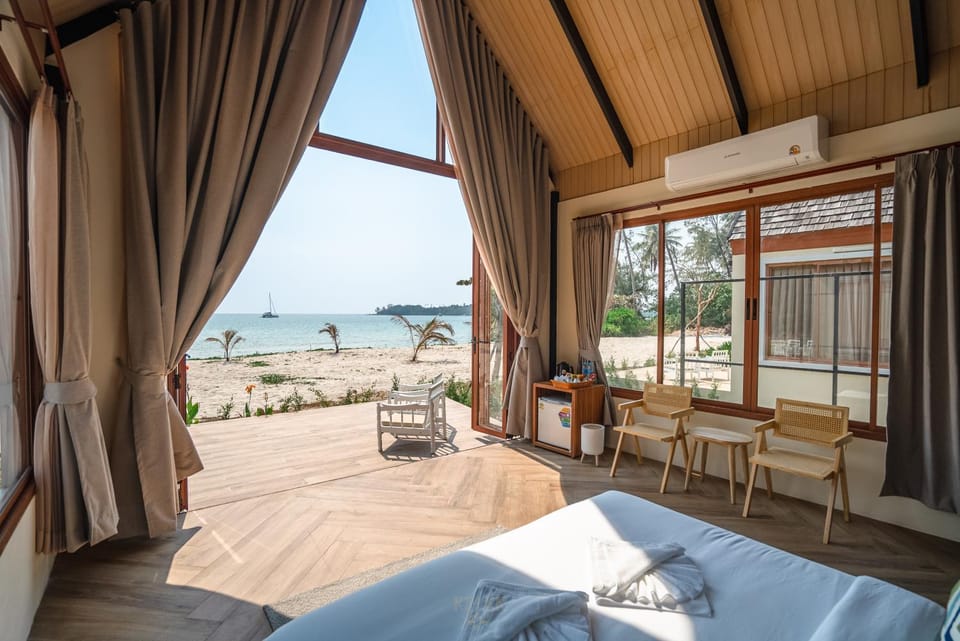 Bed, Balcony/Terrace, Bedroom, Sea view