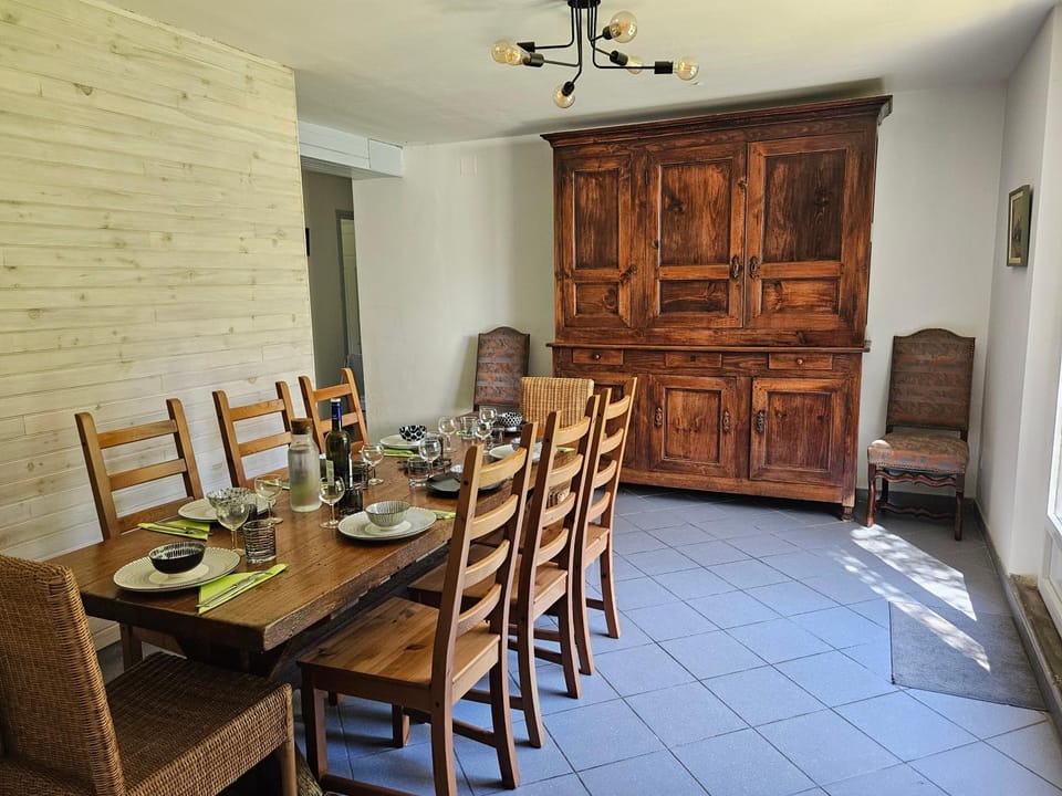 Dining area, wardrobe