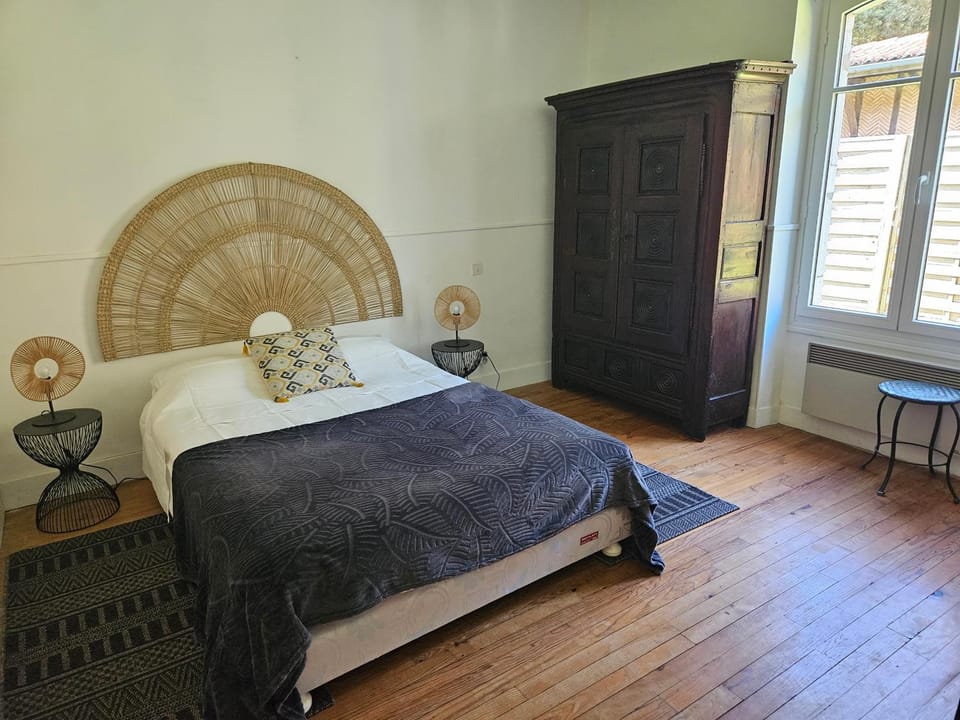 Bed, Photo of the whole room, Bedroom, wardrobe
