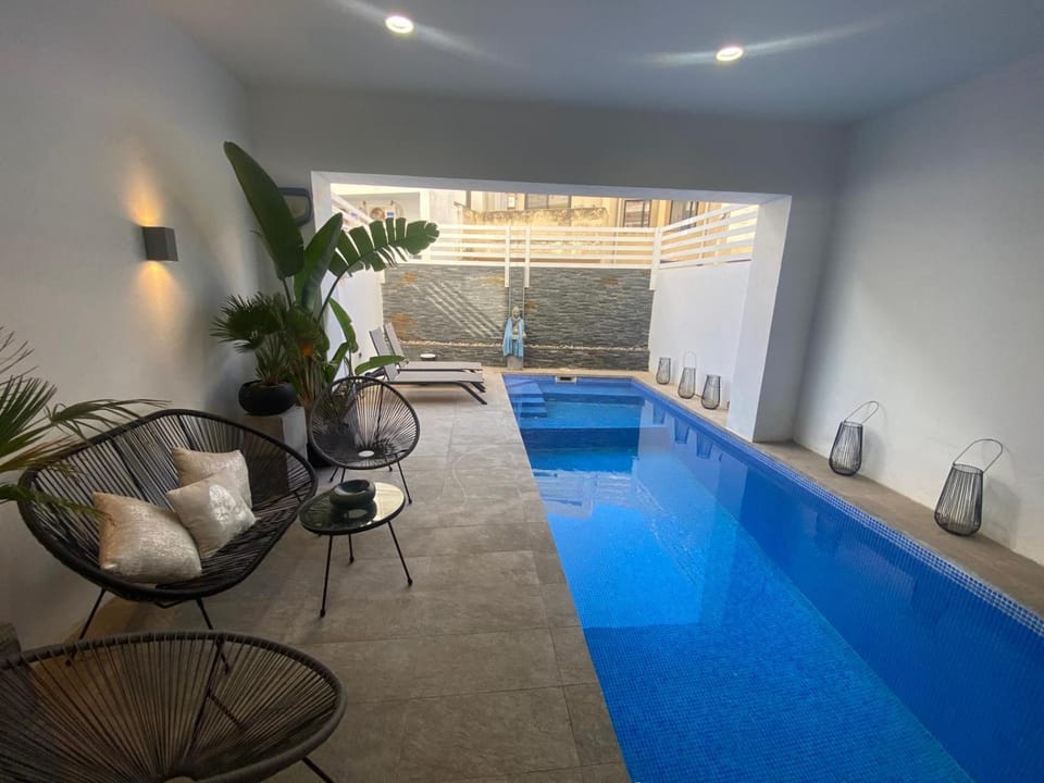 Pool view, Swimming pool, sunbed