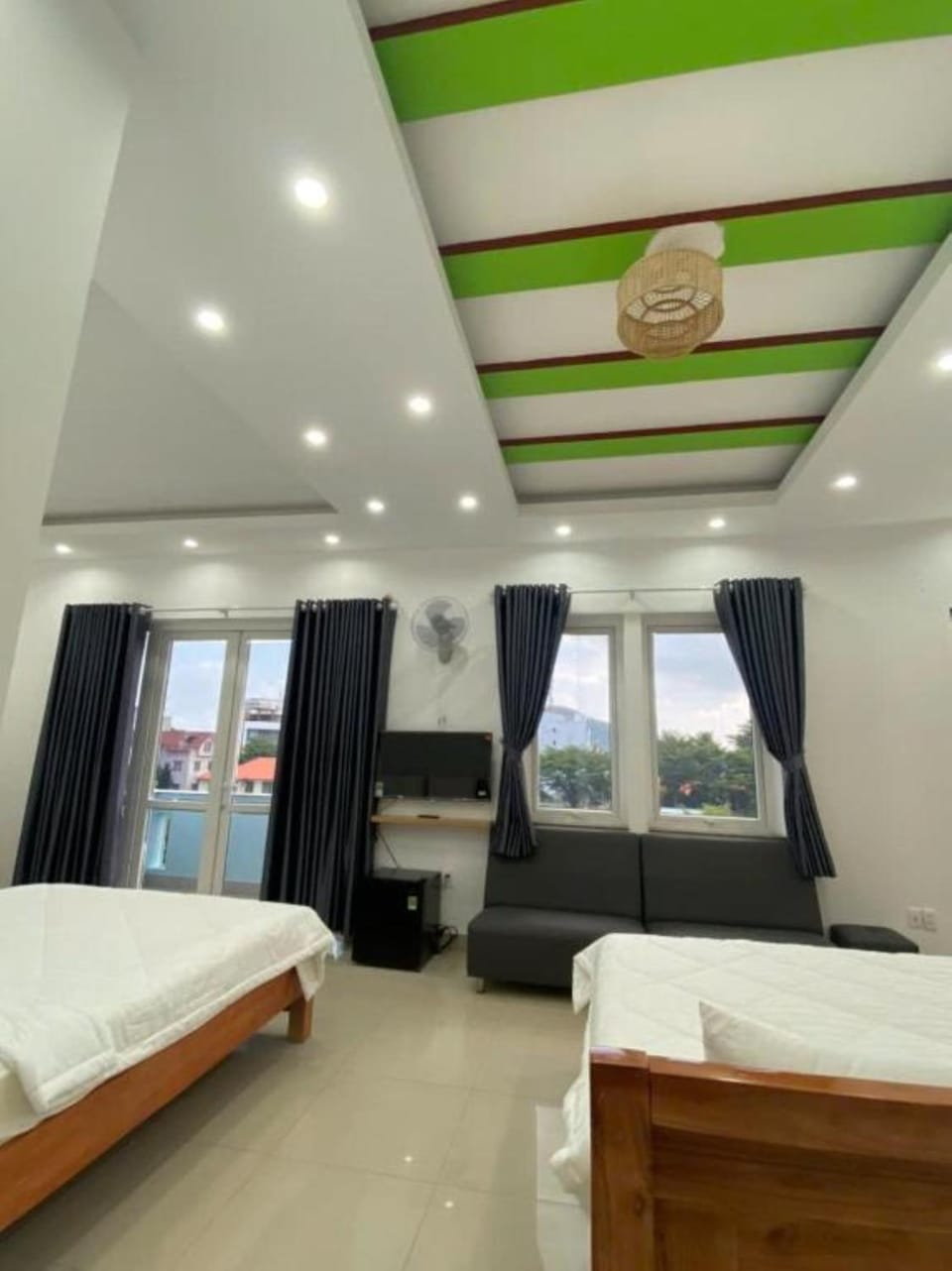 Bed, Living room, Photo of the whole room, Seating area, Bedroom