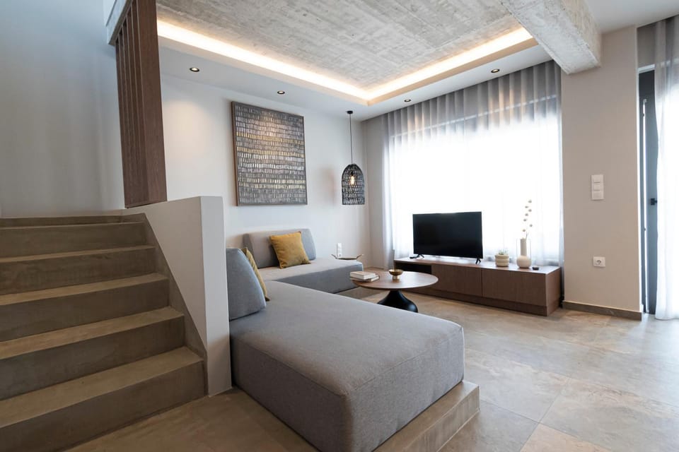 Bed, TV and multimedia, Living room, Seating area