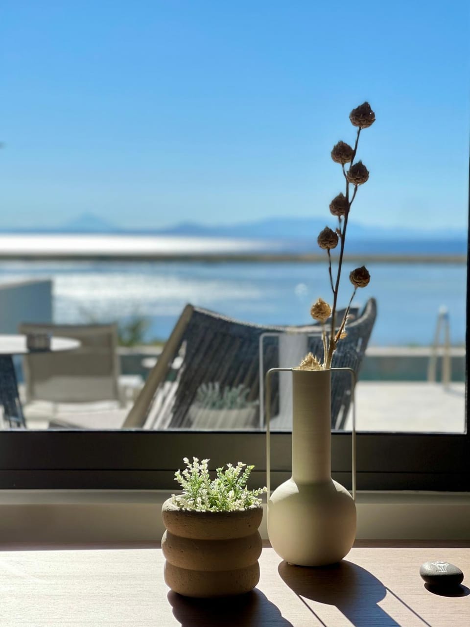 Living room, Decorative detail, Lake view, Sea view