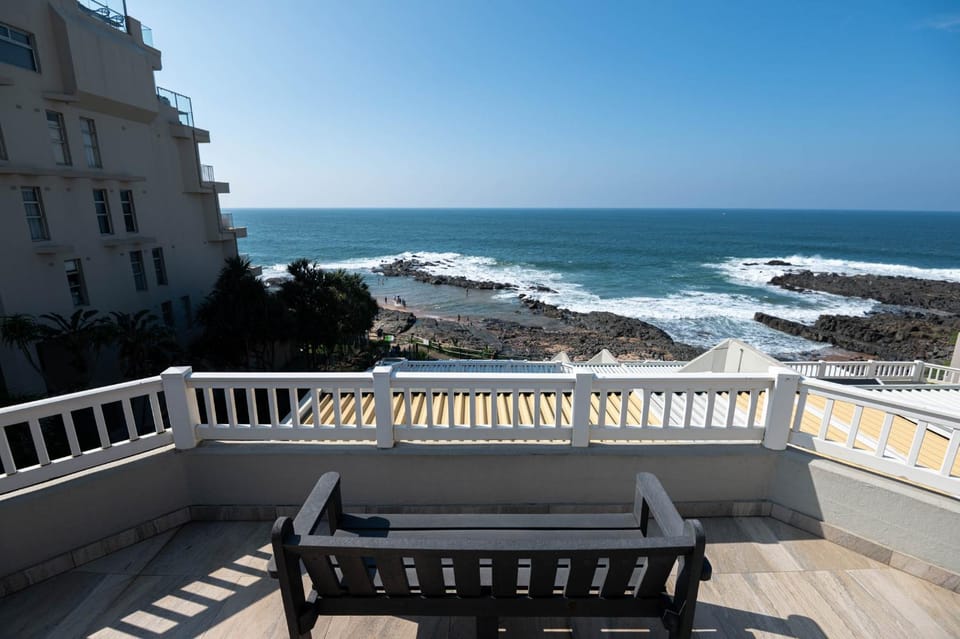 Natural landscape, View (from property/room), Balcony/Terrace, Seating area, Beach, Sea view
