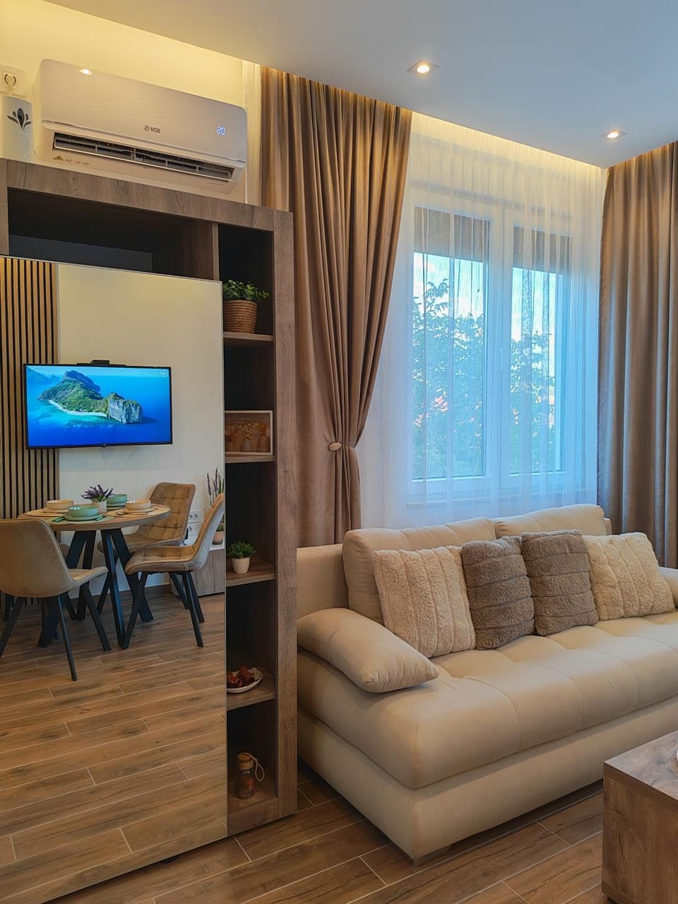 Living room, Seating area, air conditioner