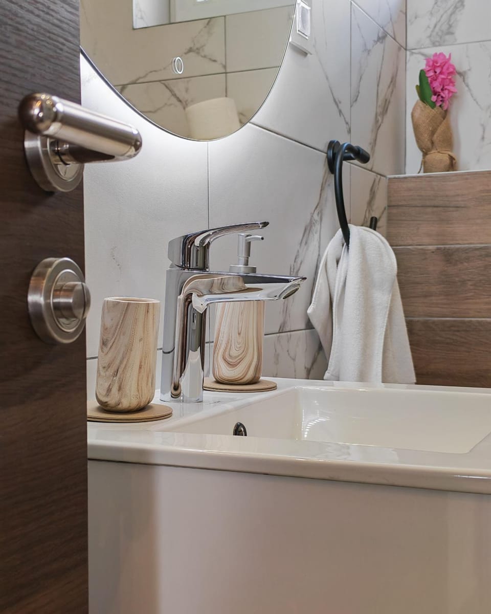 Bathroom, towels