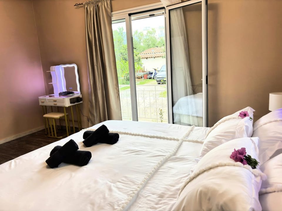 Be my guest at Kalamata House in Messenia