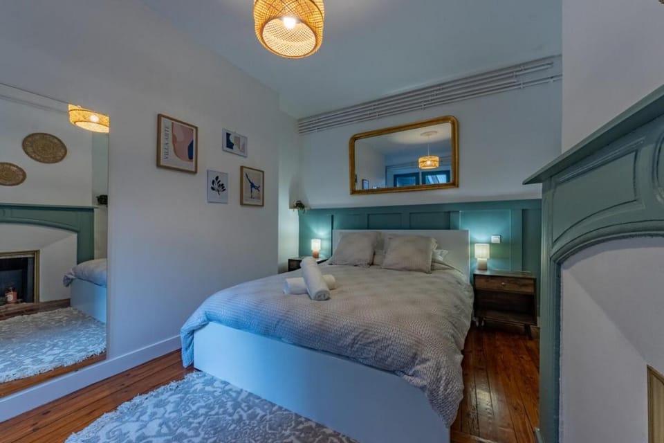 Bed, Photo of the whole room, Bedroom