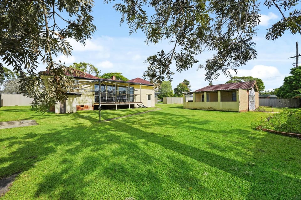 King Bed, Walk To Beenleigh Village & Marketplace Bedroom2 Vacation rental in Gold Coast