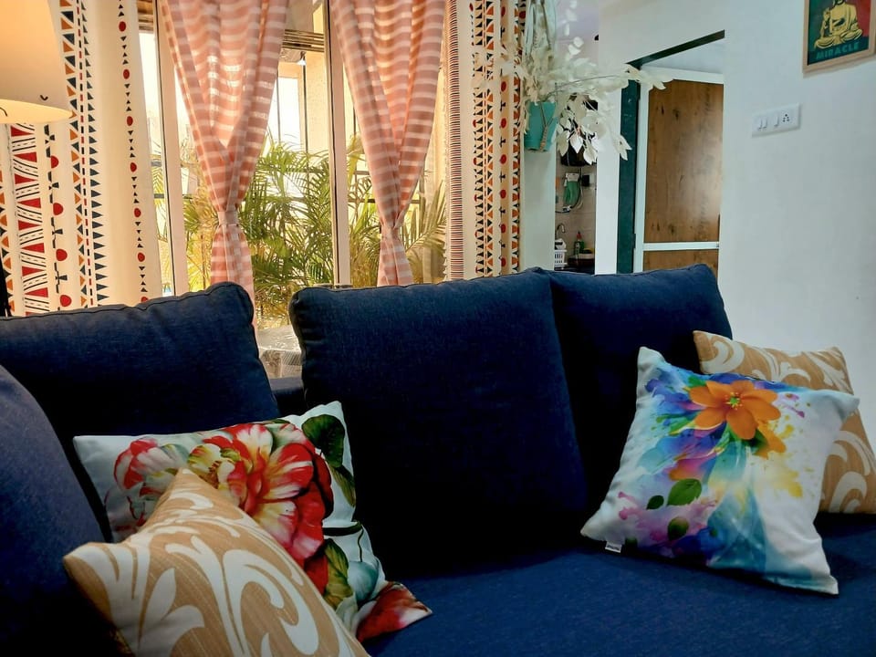 Living room, Photo of the whole room, Seating area
