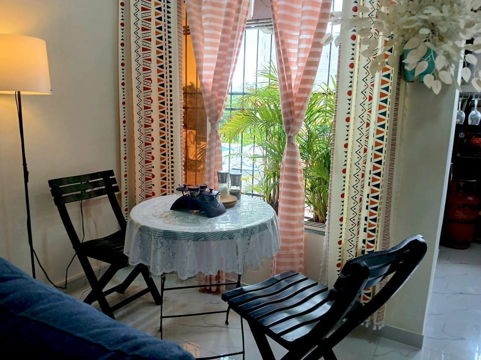 Seating area, Dining area
