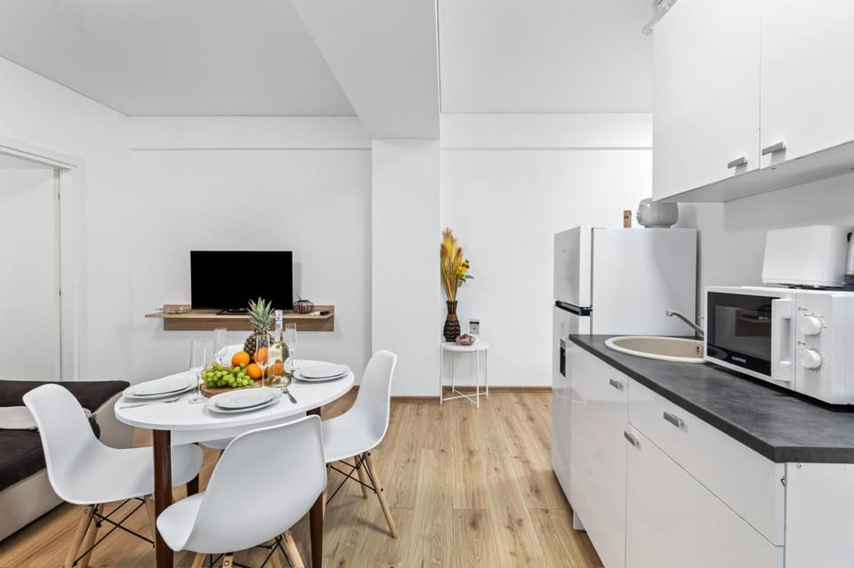 TV and multimedia, Coffee/tea facilities, Kitchen or kitchenette, Living room, Seating area, Dining area, oven, pet friendly, toaster
