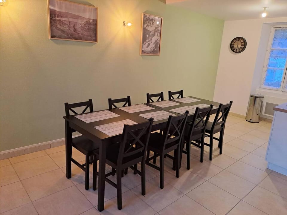 Seating area, Dining area