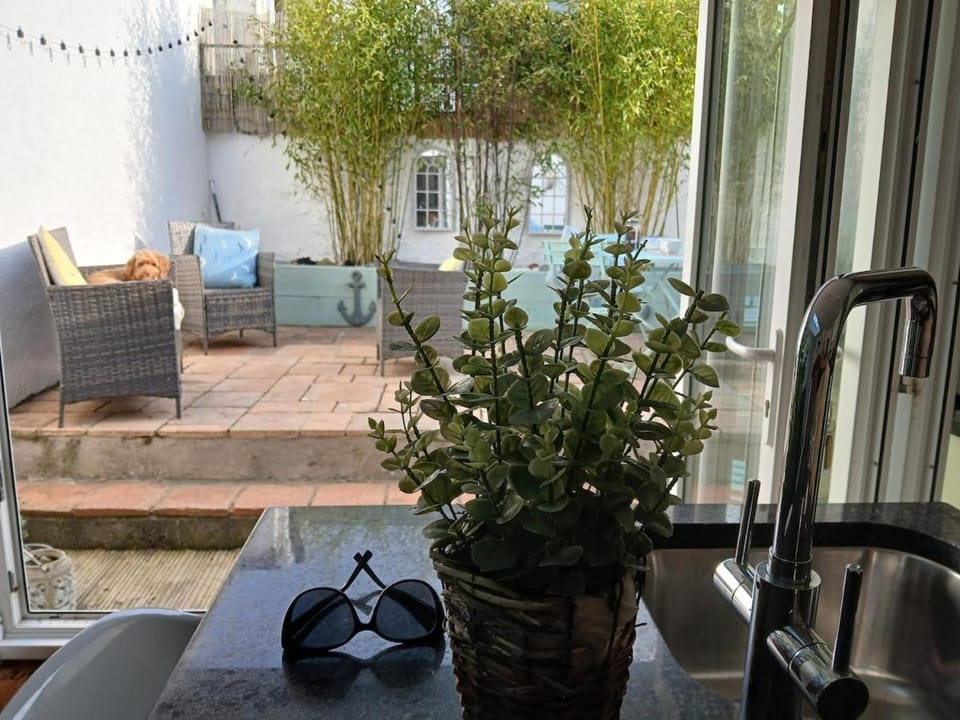 Stylish, central Beaumaris cottage House in Wales