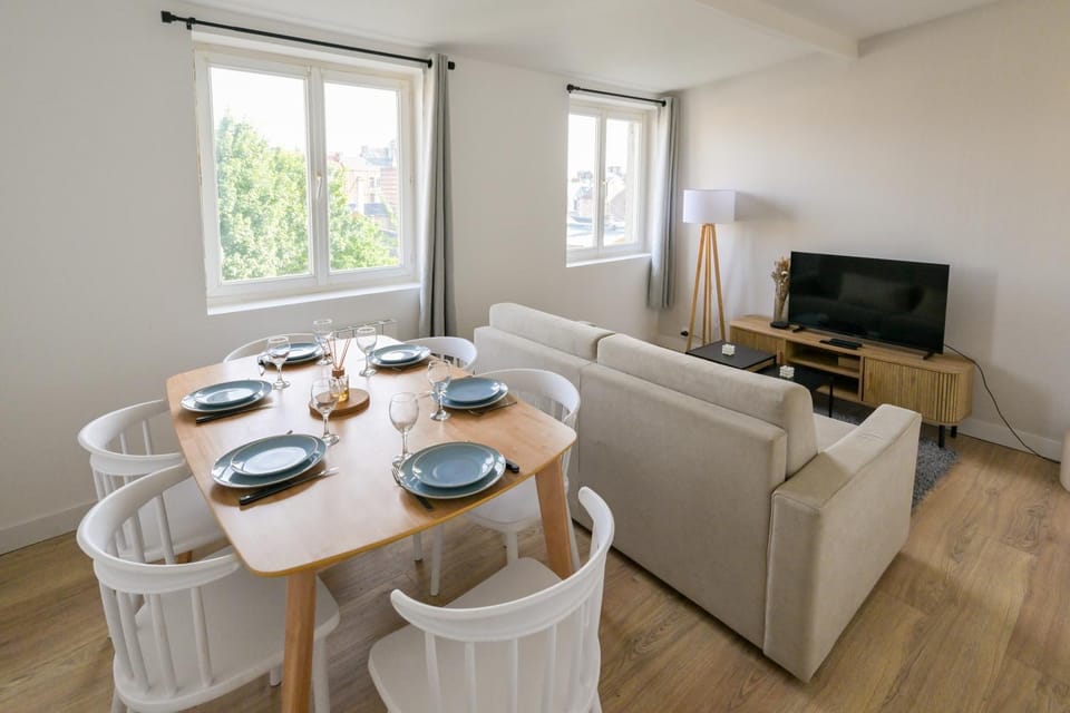 TV and multimedia, Living room, Seating area, Dining area, furniture, heating, internet, storage