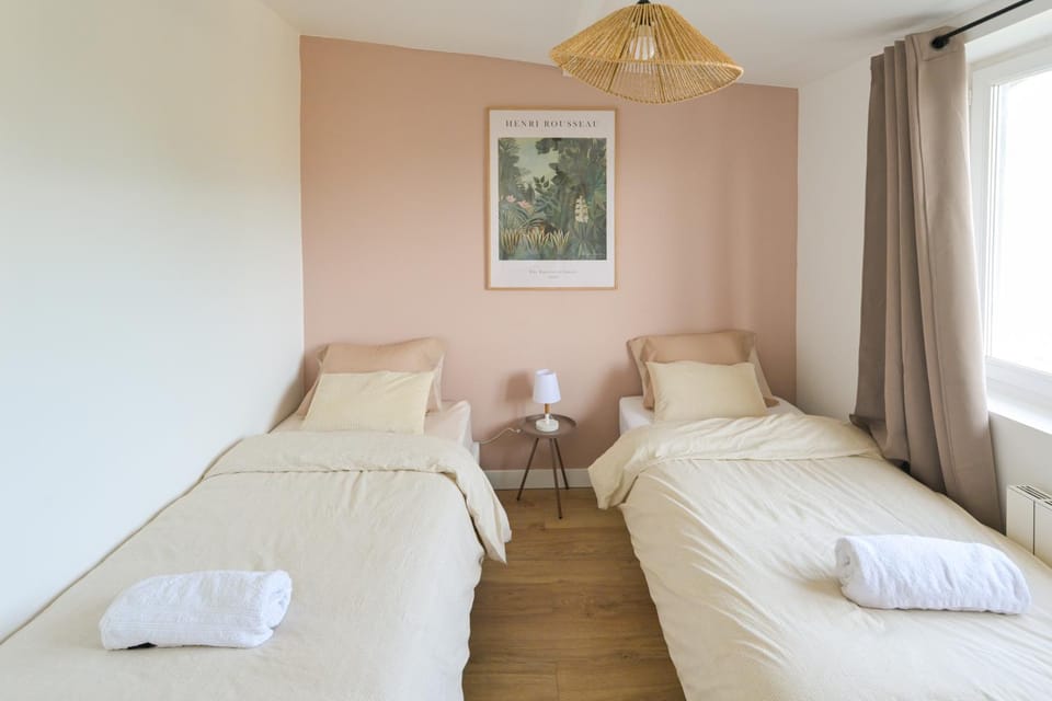 Bed, Photo of the whole room, Bedroom, furniture, heating, internet, storage, towels