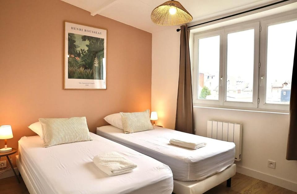 Bed, Photo of the whole room, Bedroom, furniture, heating, internet, storage, towels