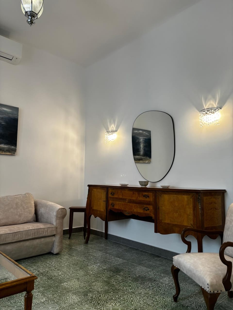 TV and multimedia, Living room, Seating area, air conditioner