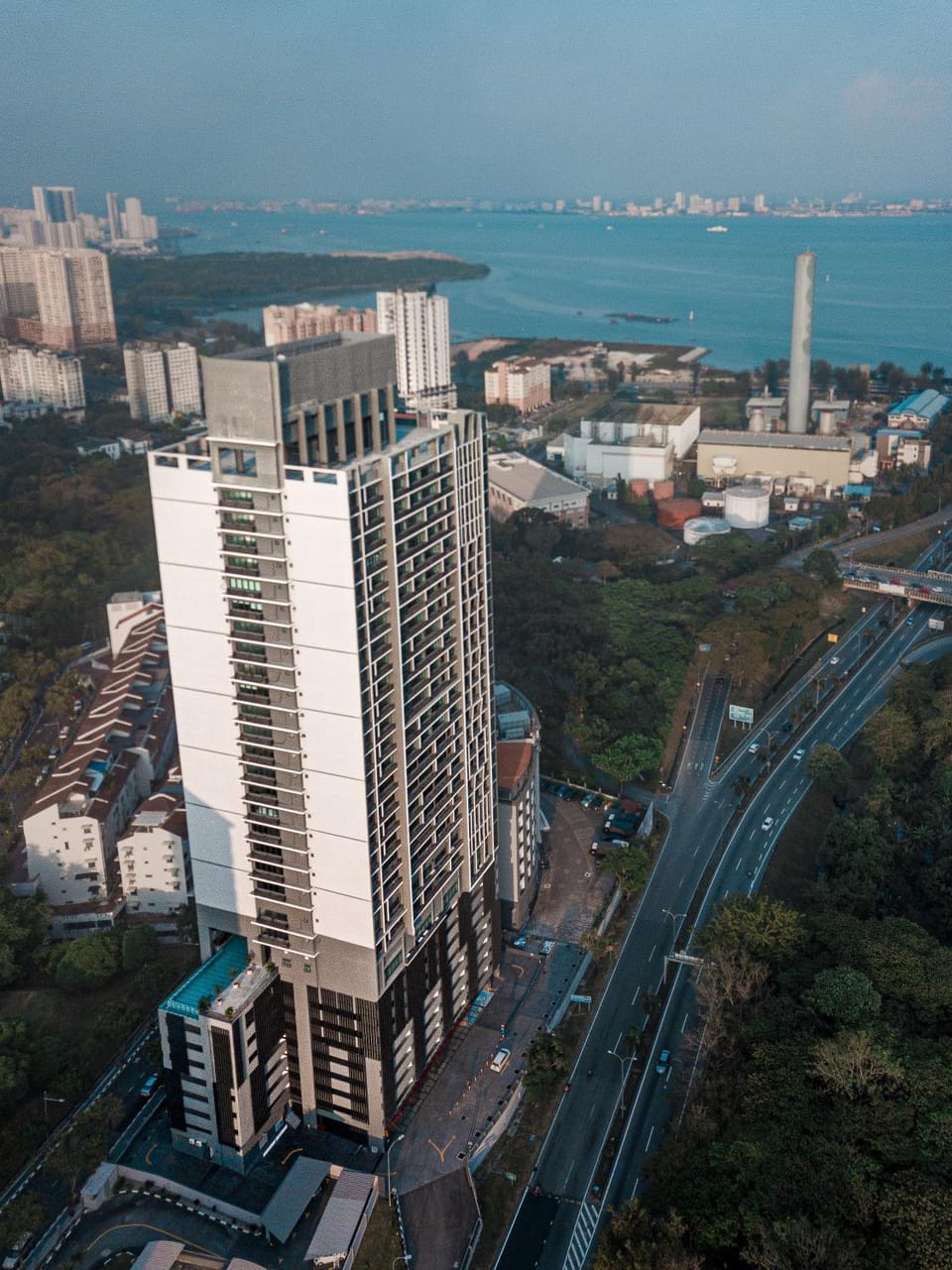Property building, Day, Neighbourhood, Bird's eye view, City view, Sea view, Street view, Location