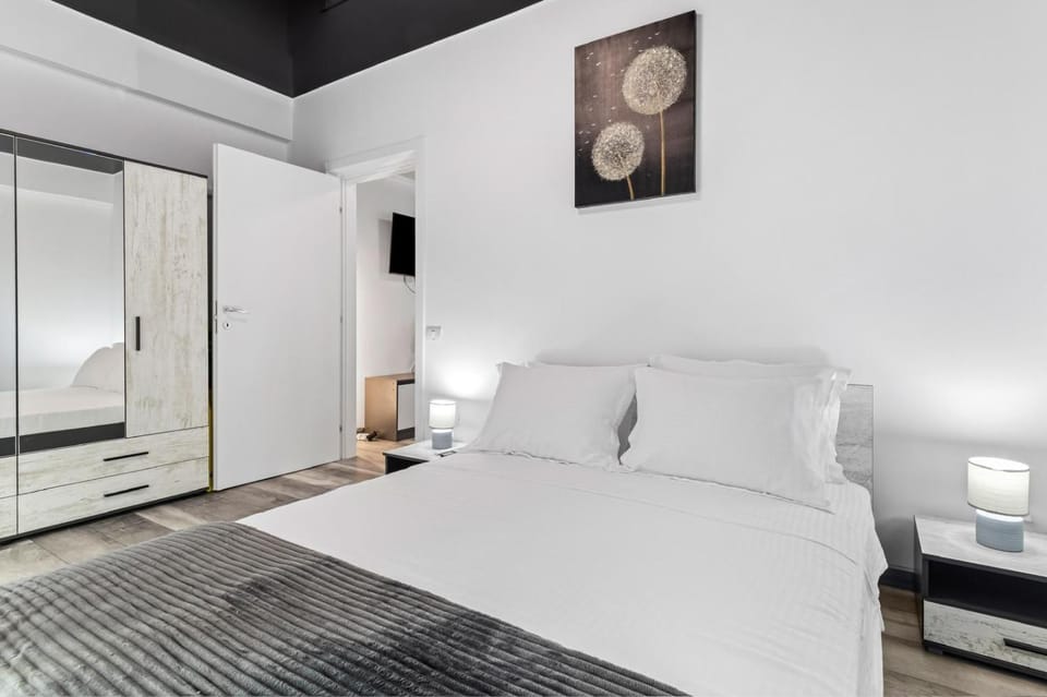 Bed, Photo of the whole room, Bedroom, wardrobe