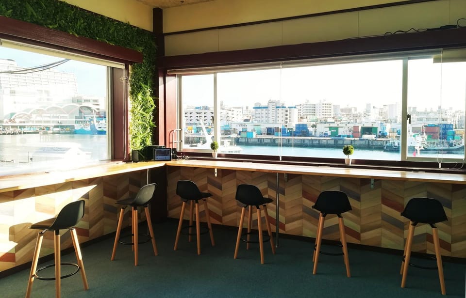 Communal lounge/ TV room