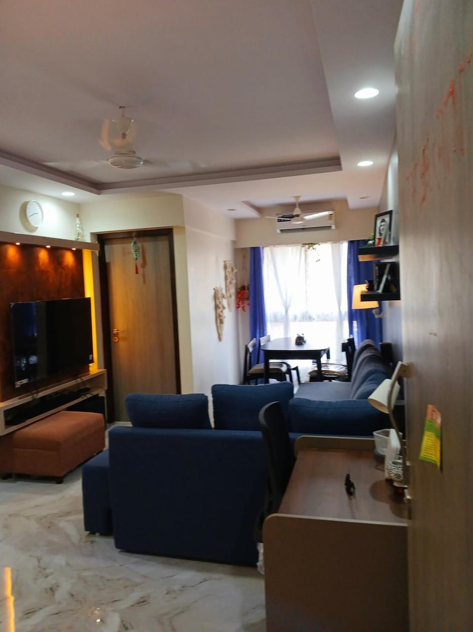 TV and multimedia, Living room, Photo of the whole room, Seating area, air conditioner
