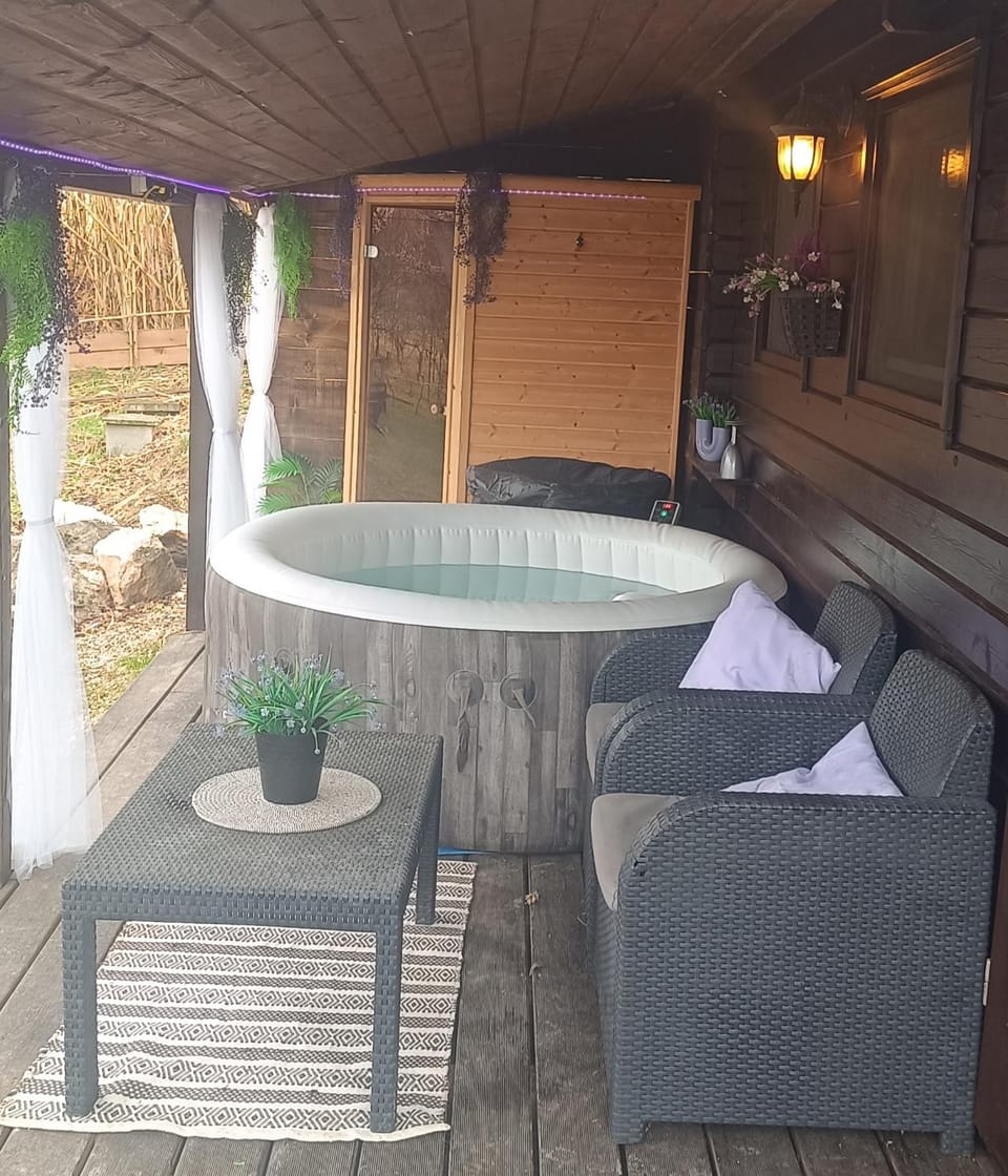 Quirky Park - Swimming pool, hot tub, cold plunge, sauna and exclusive party room! House in Siófok