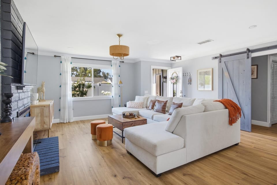 Laguna oasis Pool, Jacuzzi, Sauna Villa in Laguna Woods