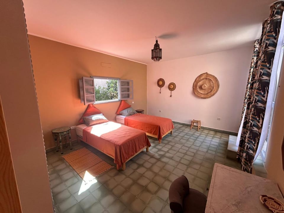 Bed, Photo of the whole room, Seating area, Bedroom