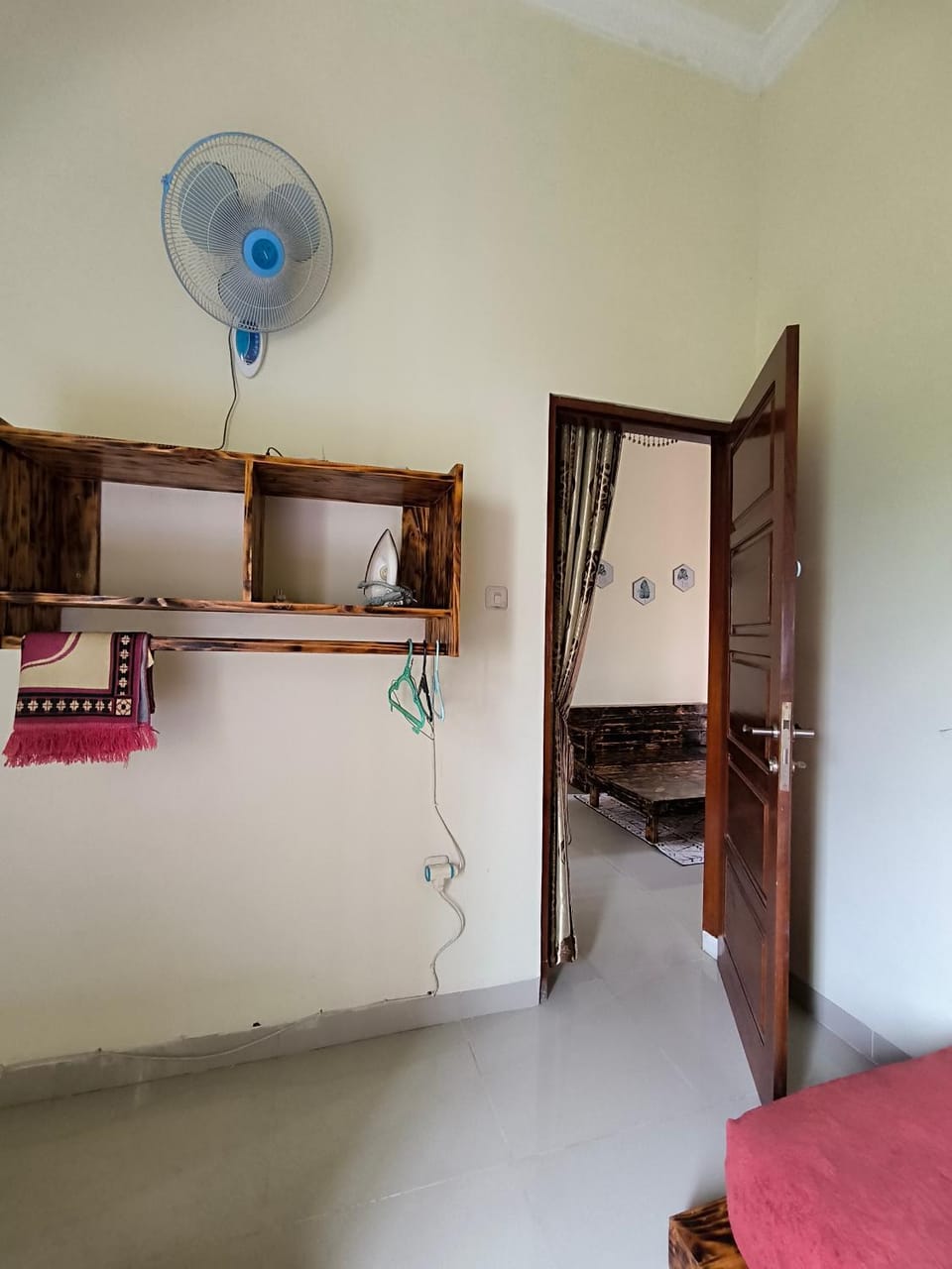 Photo of the whole room, Bedroom, wardrobe