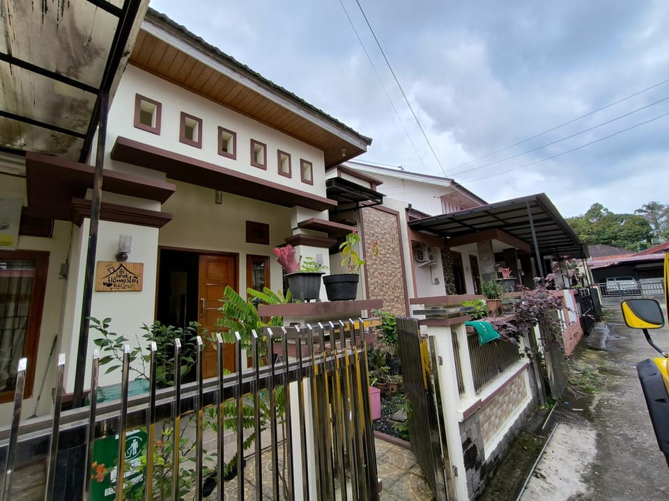 Property building, Day, Neighbourhood, Street view