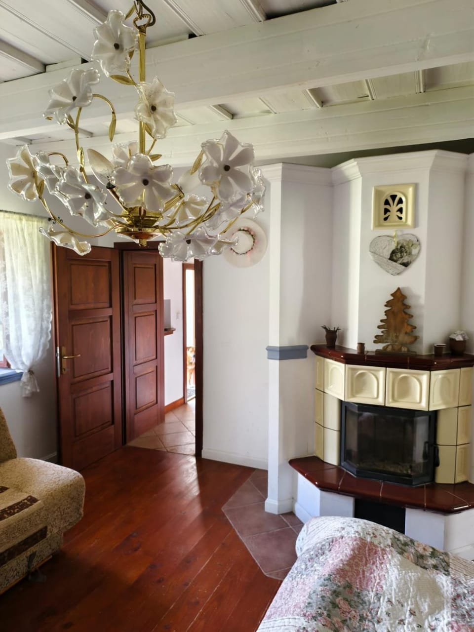 Bed, Seating area, Bedroom