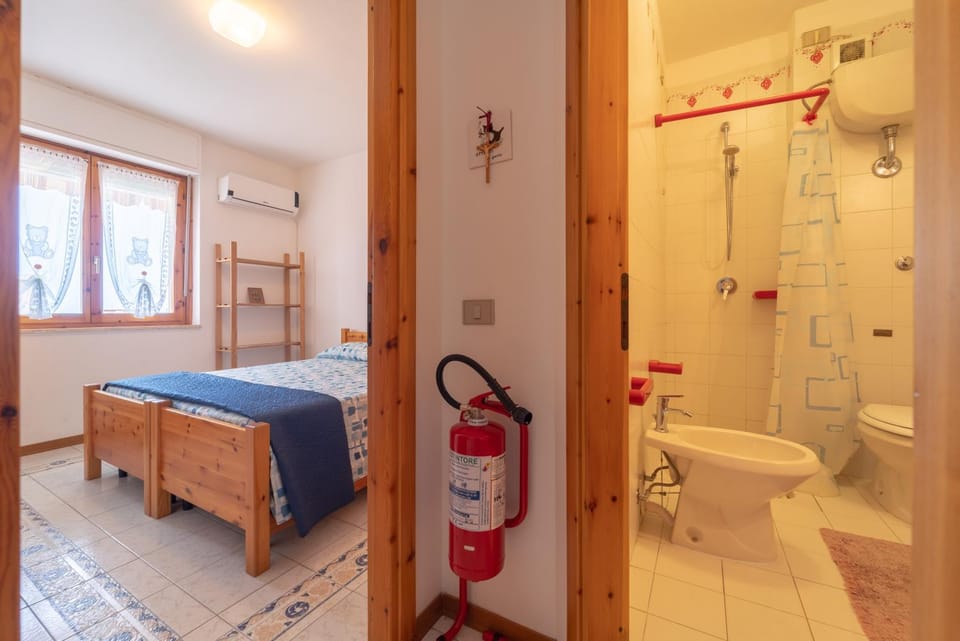 Shower, Toilet, Bathroom, Photo of the whole room, bidet