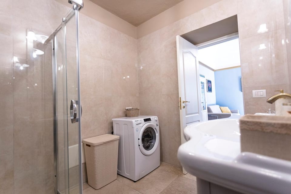 Shower, Bathroom, towels, washing machine