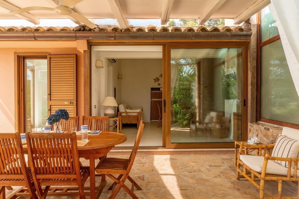 Patio, Facade/entrance, Day, Dining area, kitchen