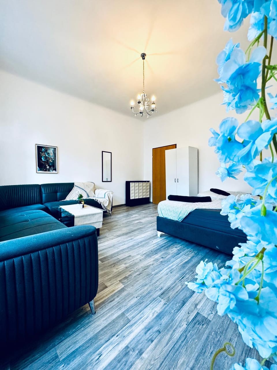 Bed, Seating area, Bedroom