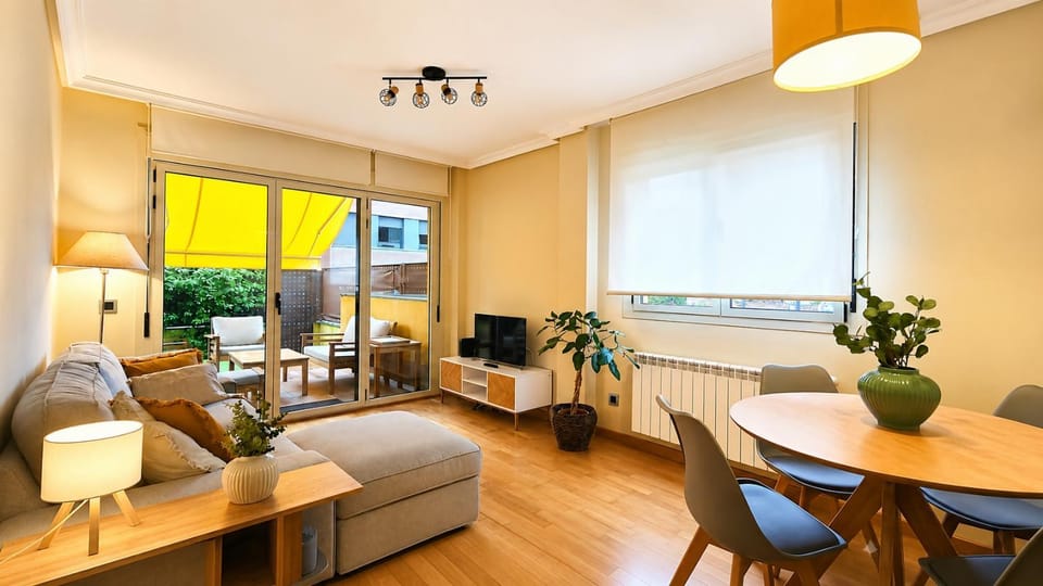 Communal lounge/ TV room, Living room, Dining area