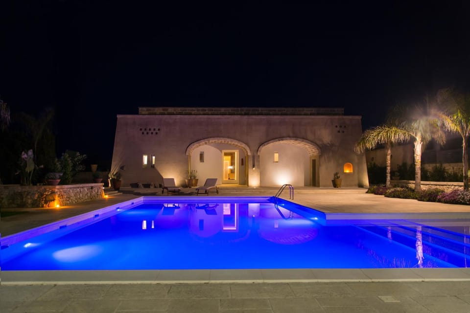 Property building, Garden, Swimming pool