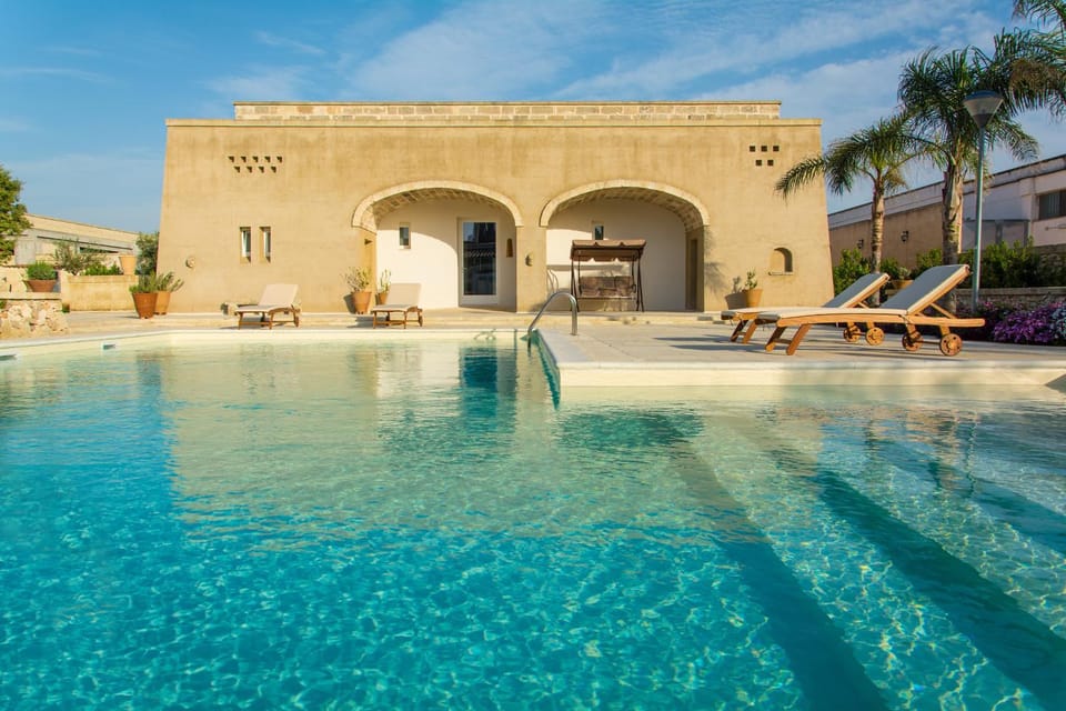 Facade/entrance, Swimming pool