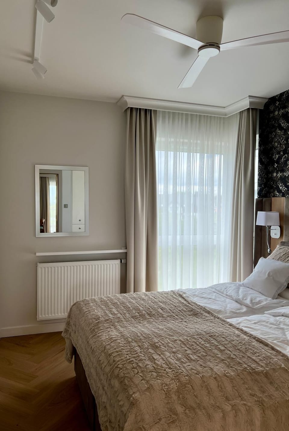 Bed, Photo of the whole room, Bedroom, internet